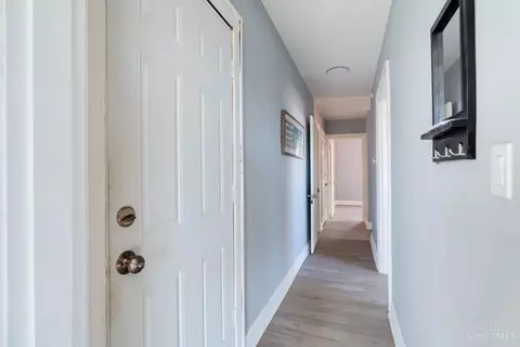 Entry Way - 3025 Gilbert Ave, Cincinnati, OH 45206 photo 4 of 5
