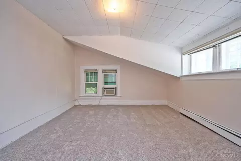 Bedroom - 1652 Beacon St, Cincinnati, OH 45230 photo 5 of 8