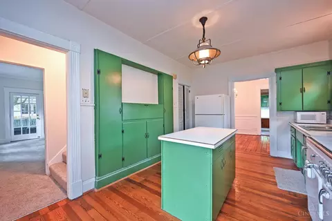 Kitchen - 1652 Beacon St, Cincinnati, OH 45230 photo 5 of 5