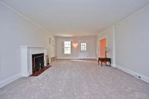 Living - 1652 Beacon St, Cincinnati, OH 45230 photo 5 of 7