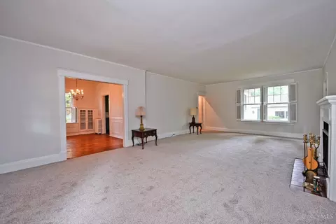 Living - 1652 Beacon St, Cincinnati, OH 45230 photo 1 of 7