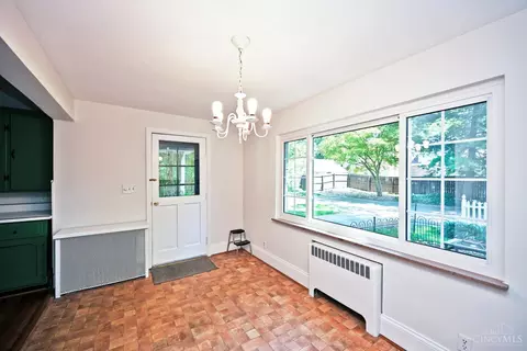 Dining - 1652 Beacon St, Cincinnati, OH 45230 photo 4 of 4