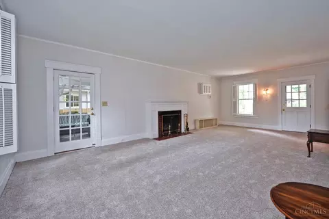 Living - 1652 Beacon St, Cincinnati, OH 45230 photo 4 of 7