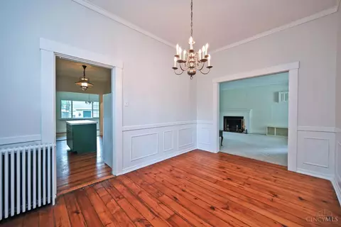 Dining - 1652 Beacon St, Cincinnati, OH 45230 photo 2 of 4