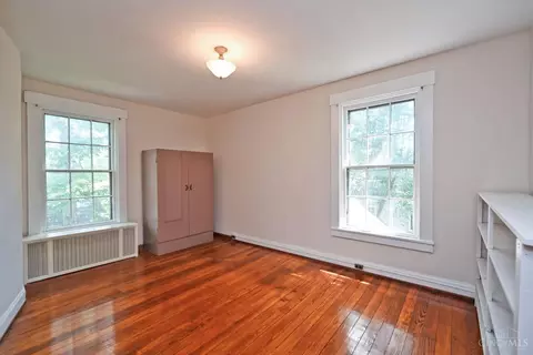 Bedroom - 1652 Beacon St, Cincinnati, OH 45230 photo 7 of 8