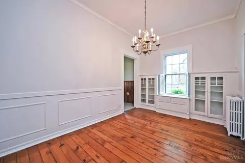 Dining - 1652 Beacon St, Cincinnati, OH 45230 photo 1 of 4
