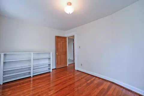 Bedroom - 1652 Beacon St, Cincinnati, OH 45230 photo 8 of 8
