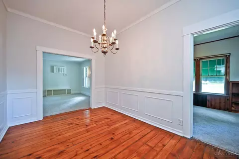 Dining - 1652 Beacon St, Cincinnati, OH 45230 photo 3 of 4