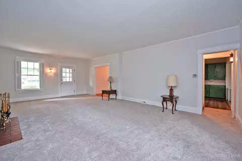 Living - 1652 Beacon St, Cincinnati, OH 45230 photo 6 of 7