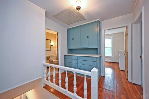 Entry Way - 1652 Beacon St, Cincinnati, OH 45230 photo 2 of 3