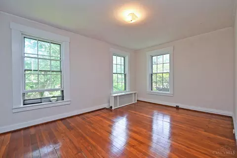 Bedroom - 1652 Beacon St, Cincinnati, OH 45230 photo 1 of 8