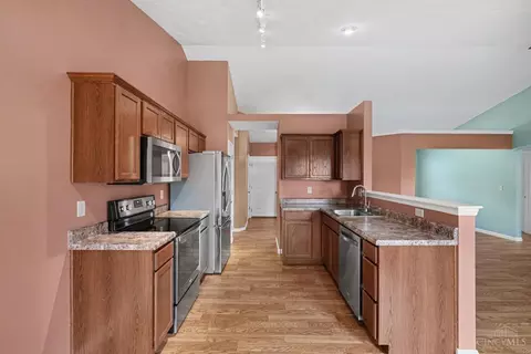 Kitchen - 1079 Spruce Gln, Morrow, OH 45152 photo 1 of 2