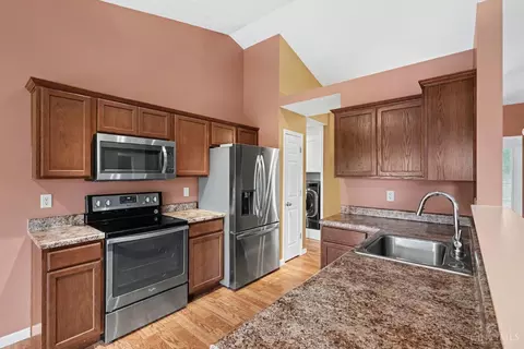 Kitchen - 1079 Spruce Gln, Morrow, OH 45152 photo 2 of 2