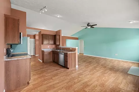 Living - 1079 Spruce Gln, Morrow, OH 45152 photo 5 of 5