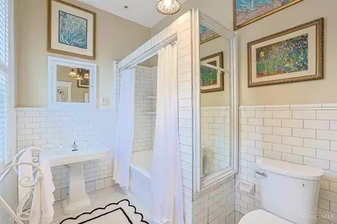 Bath - 445 Ludlow Ave, Cincinnati, OH 45220 photo 5 of 7