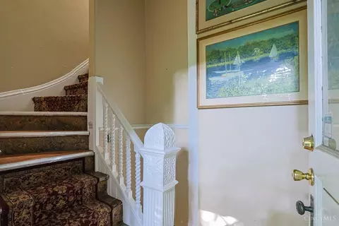 Entry Way - 445 Ludlow Ave, Cincinnati, OH 45220 photo 6 of 6