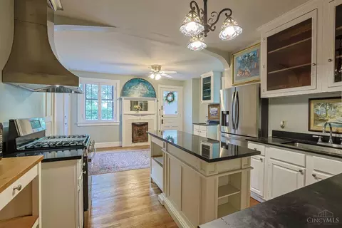 Kitchen - 445 Ludlow Ave, Cincinnati, OH 45220 photo 1 of 6