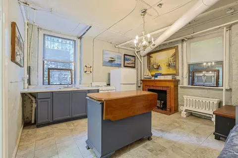 Kitchen - 445 Ludlow Ave, Cincinnati, OH 45220 photo 4 of 6