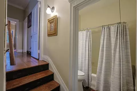 Entry Way - 445 Ludlow Ave, Cincinnati, OH 45220 photo 5 of 6