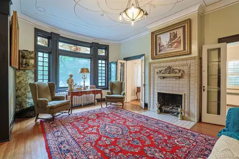Living - 445 Ludlow Ave, Cincinnati, OH 45220 photo 1 of 4