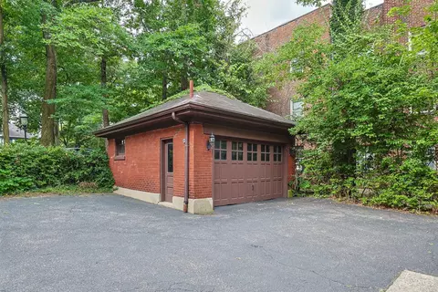 Exterior - 445 Ludlow Ave, Cincinnati, OH 45220 photo 7 of 8