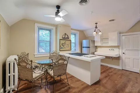 Kitchen - 445 Ludlow Ave, Cincinnati, OH 45220 photo 5 of 6