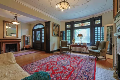 Entry Way - 445 Ludlow Ave, Cincinnati, OH 45220 photo 3 of 6