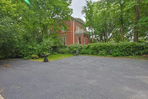 Exterior - 445 Ludlow Ave, Cincinnati, OH 45220 photo 5 of 8