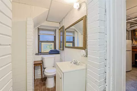 Bath - 445 Ludlow Ave, Cincinnati, OH 45220 photo 4 of 7