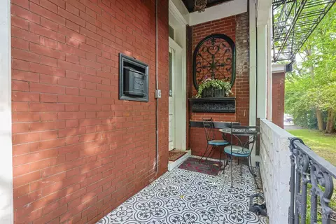 Exterior - 445 Ludlow Ave, Cincinnati, OH 45220 photo 3 of 8