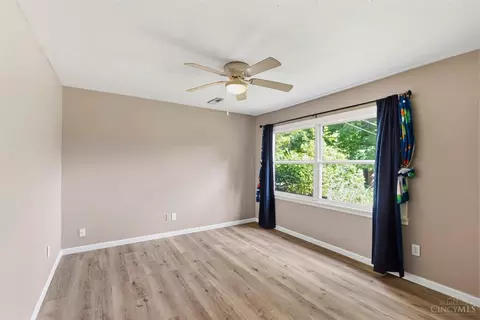 Bedroom - 481 Sharon Rd, Glendale, OH 45246 photo 5 of 6