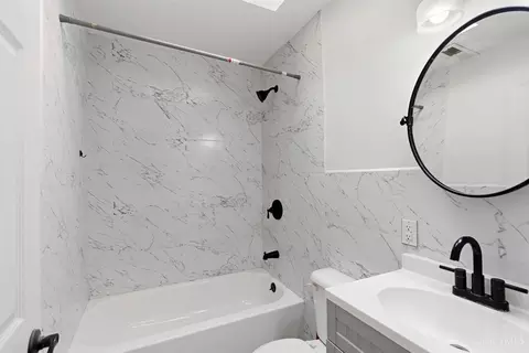Bath - 481 Sharon Rd, Glendale, OH 45246 photo 2 of 2