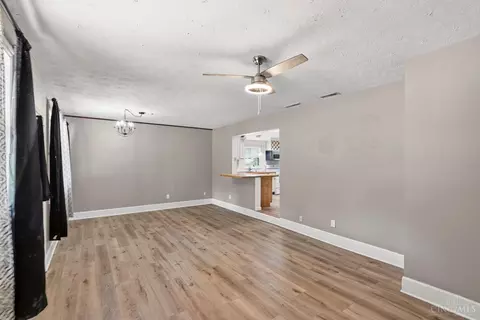 Living - 481 Sharon Rd, Glendale, OH 45246 photo 5 of 5