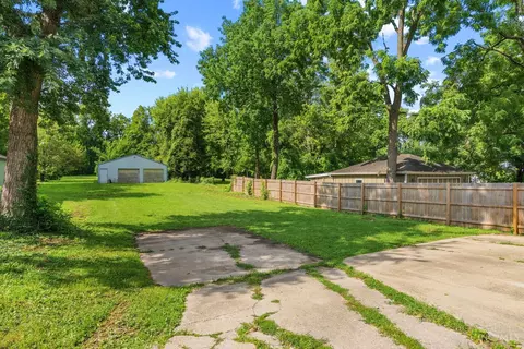 Exterior - 481 Sharon Rd, Glendale, OH 45246 photo 5 of 14