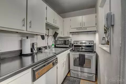 Kitchen - 4904 Chalet Dr, Saint Bernard, OH 45217 photo 2 of 2