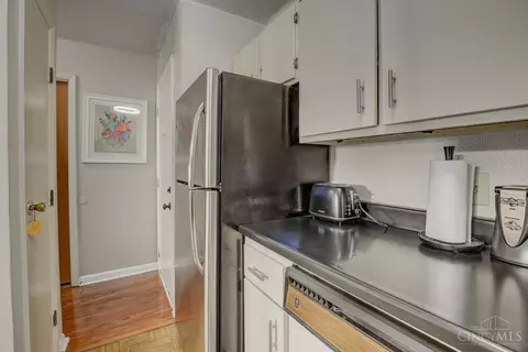 Kitchen - 4904 Chalet Dr, Saint Bernard, OH 45217 photo 1 of 2