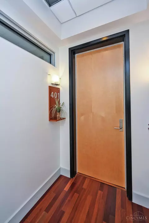 Entry Way - 15 Fourth St, Cincinnati, OH 45202 photo 2 of 3