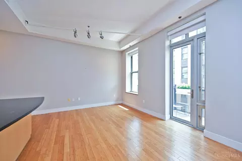 Living - 15 Fourth St, Cincinnati, OH 45202 photo 6 of 14
