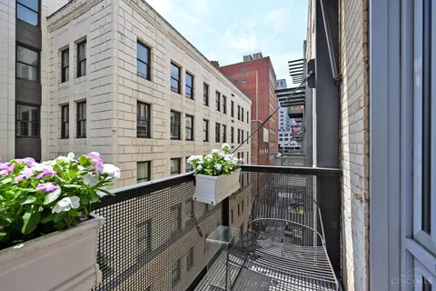 Exterior - 15 Fourth St, Cincinnati, OH 45202 photo 1 of 7
