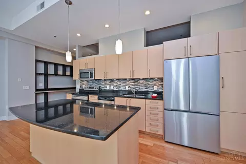 Kitchen - 15 Fourth St, Cincinnati, OH 45202 photo 4 of 6