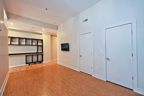 Living - 15 Fourth St, Cincinnati, OH 45202 photo 11 of 14