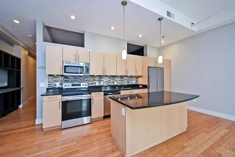 Kitchen - 15 Fourth St, Cincinnati, OH 45202 photo 2 of 6