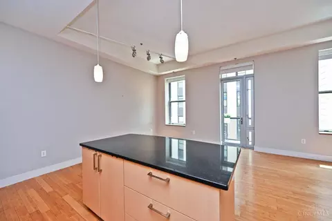 Living - 15 Fourth St, Cincinnati, OH 45202 photo 9 of 14