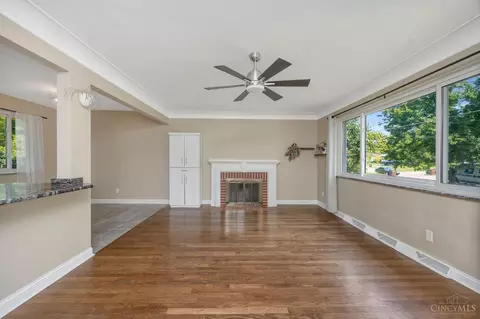 Living - 715 Cascade Rd, Forest Park, OH 45240 photo 5 of 8