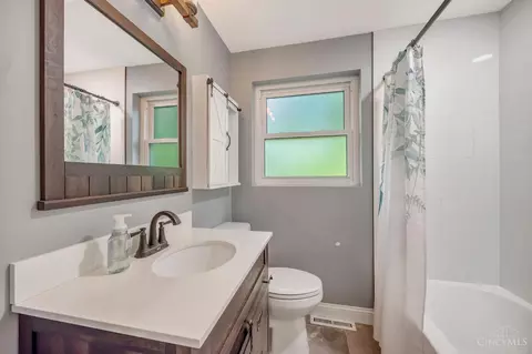 Bath - 715 Cascade Rd, Forest Park, OH 45240 photo 1 of 3