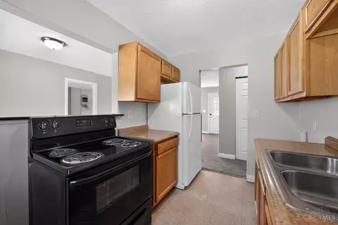Kitchen - 8745 Daly Rd, Cincinnati, OH 45231 photo 3 of 4