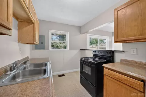 Kitchen - 8745 Daly Rd, Cincinnati, OH 45231 photo 4 of 4
