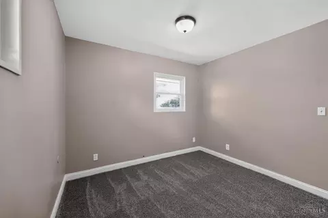 Bedroom - 8745 Daly Rd, Cincinnati, OH 45231 photo 1 of 10