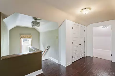 Entry Way - 3605 Galbraith Rd, Cincinnati, OH 45236 photo 2 of 2
