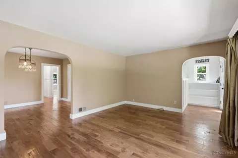 Living - 3605 Galbraith Rd, Cincinnati, OH 45236 photo 4 of 5